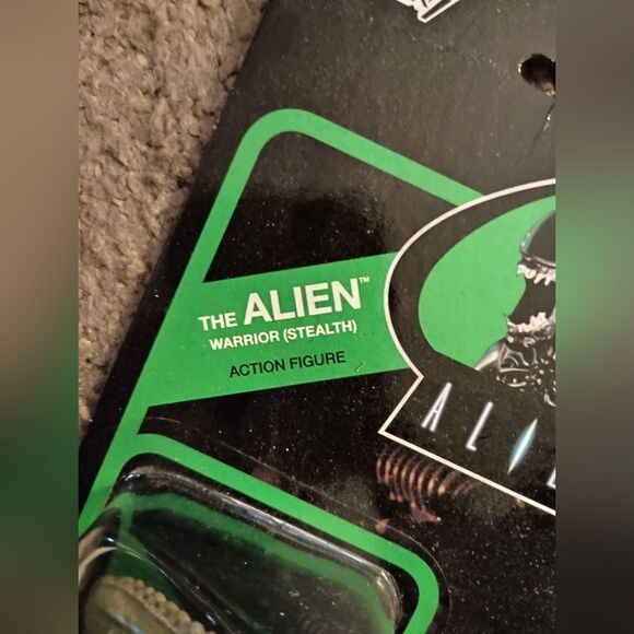 Super7 Aliens: Alien Warrior (Stealth Version) Reaction Figure, Multicolor NEW - Picture 2 of 3
